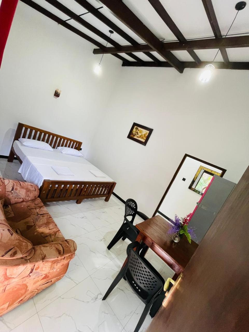 Chami'S Home Stay Mirissa Esterno foto